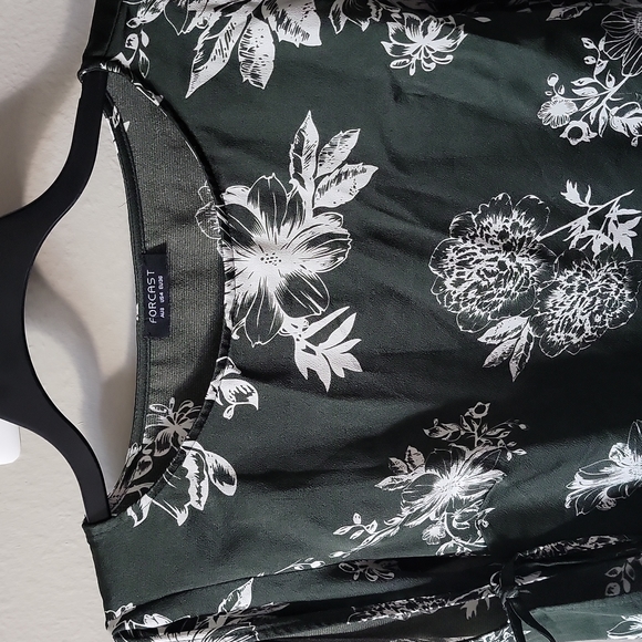 FORCAST WOMEN'S TOP. - Picture 8 of 10